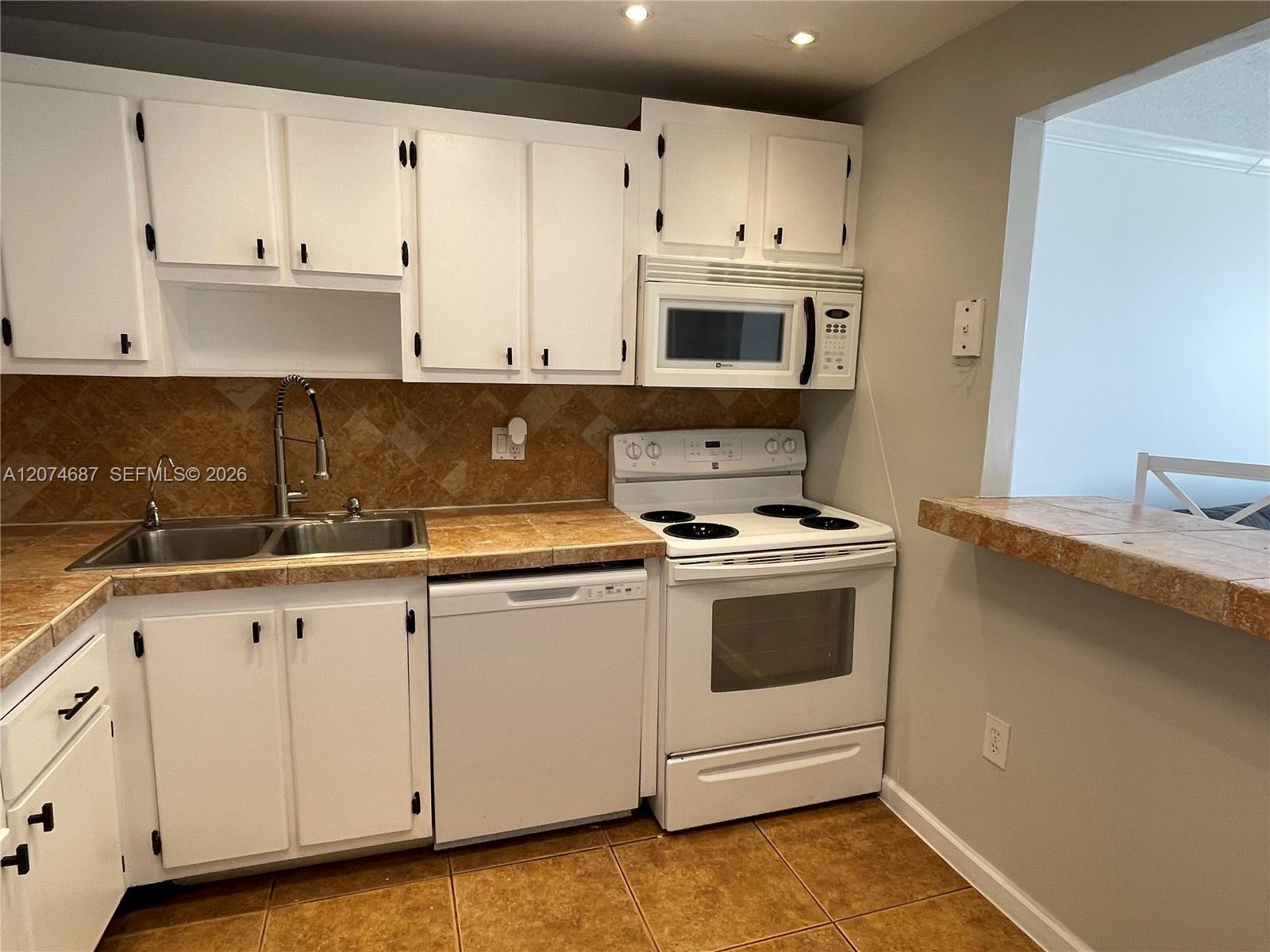 A12074687 Property Photo 11