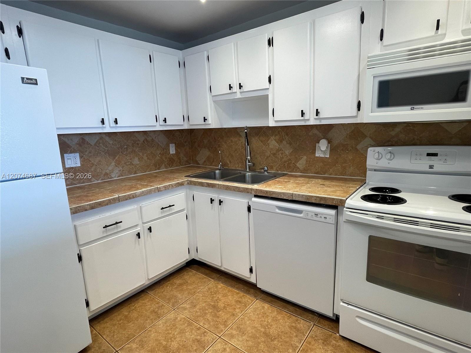 A12074687 Property Photo 13