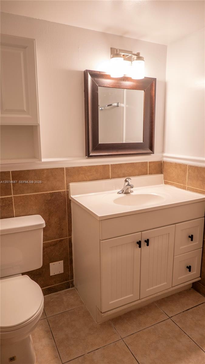 A12074687 Property Photo 16