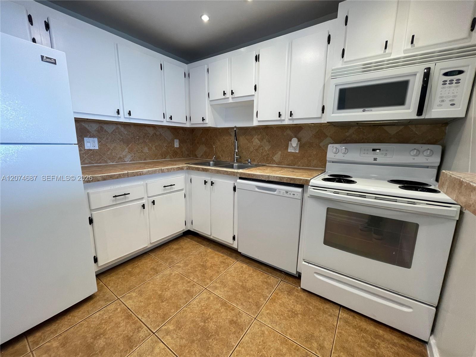 A12074687 Property Photo 34
