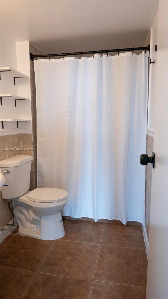 A12074687 Property Photo 39