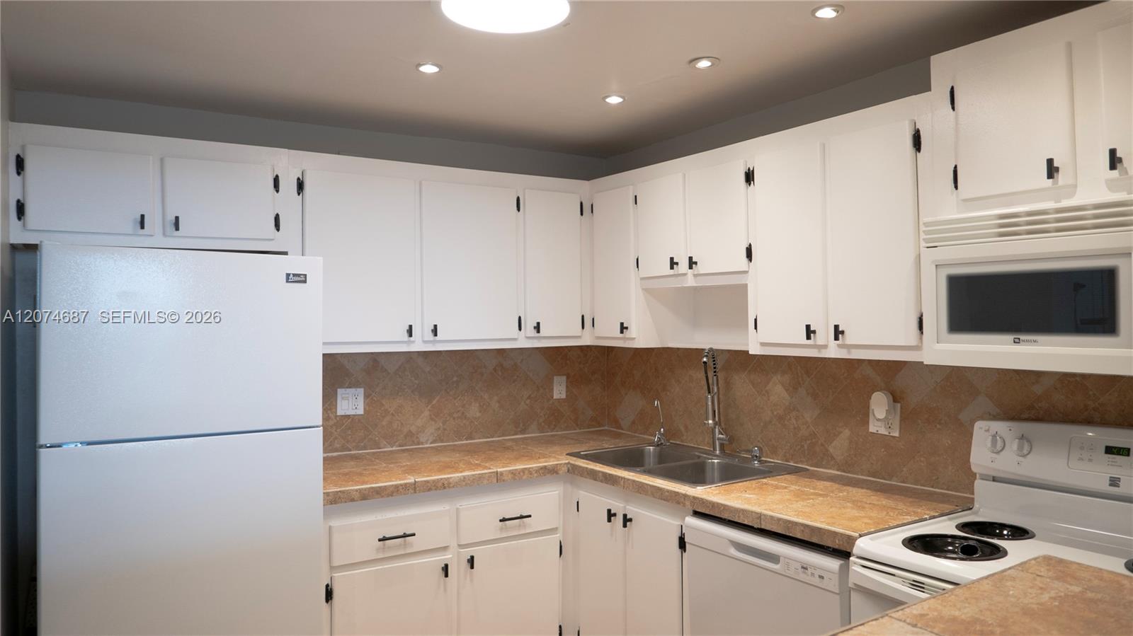 A12074687 Property Photo 41