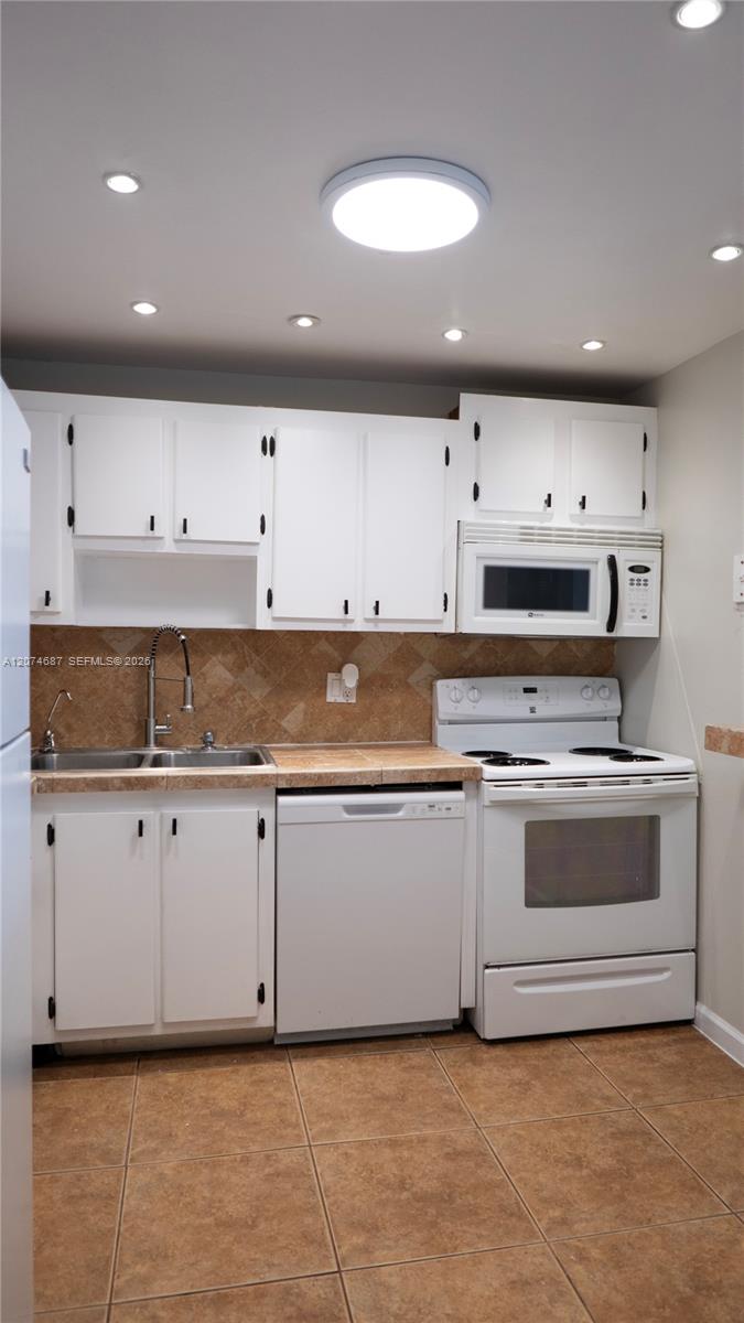 A12074687 Property Photo 43