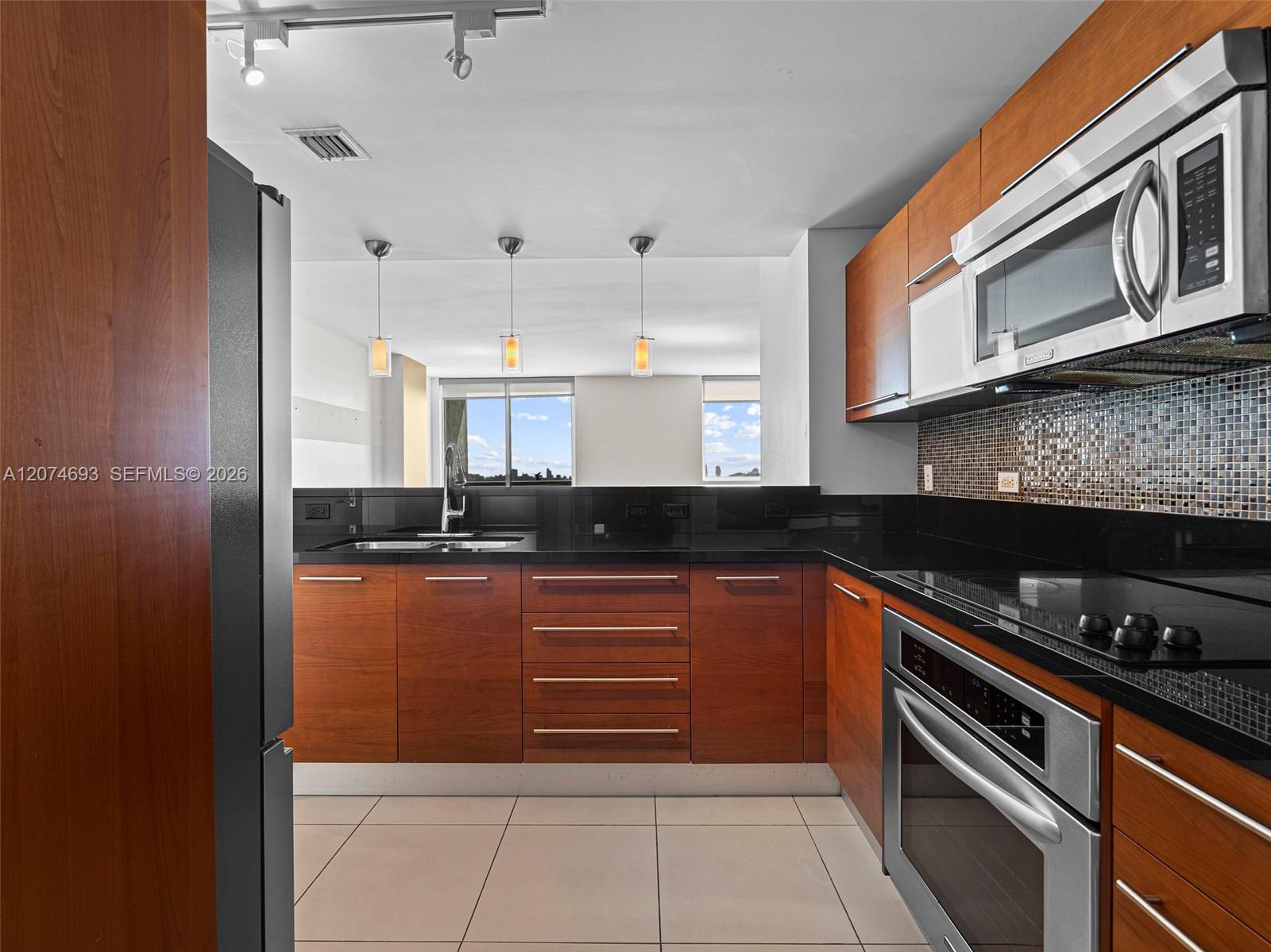 244 Biscayne Boulevard 1803 Property Photo 17