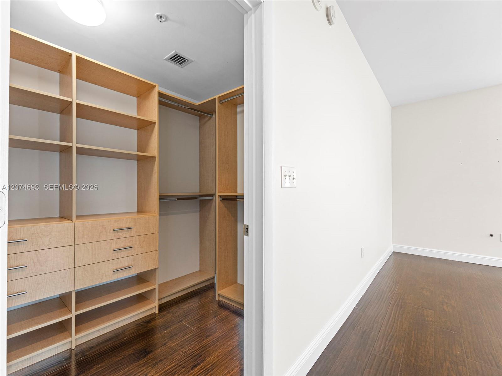 244 Biscayne Boulevard 1803 Property Photo 30
