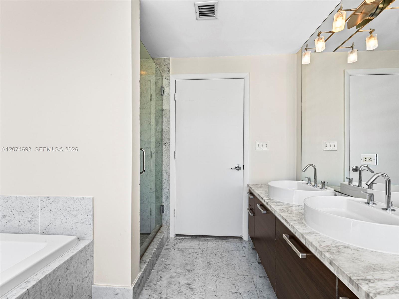 244 Biscayne Boulevard 1803 Property Photo 32