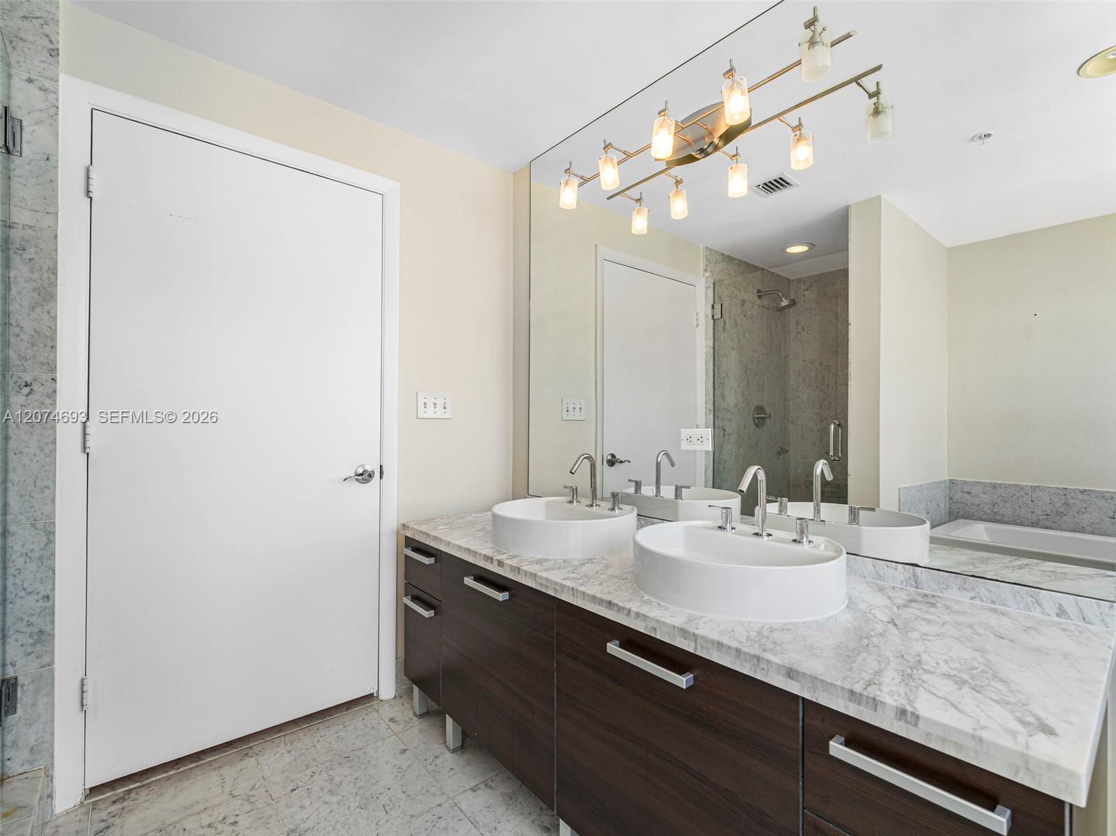 244 Biscayne Boulevard 1803 Property Photo 33