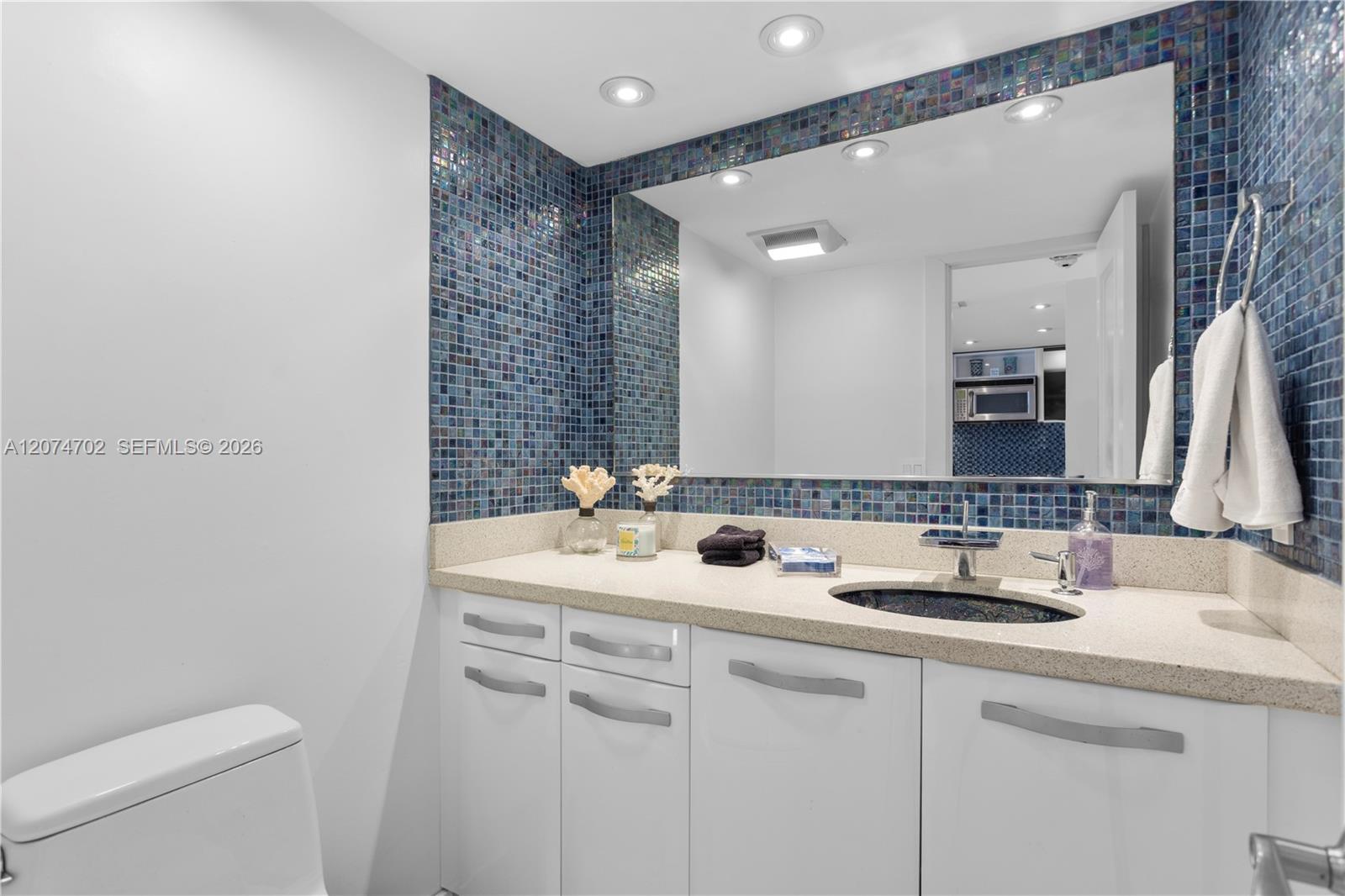 199 Ocean Lane Drive 902 Property Photo 14