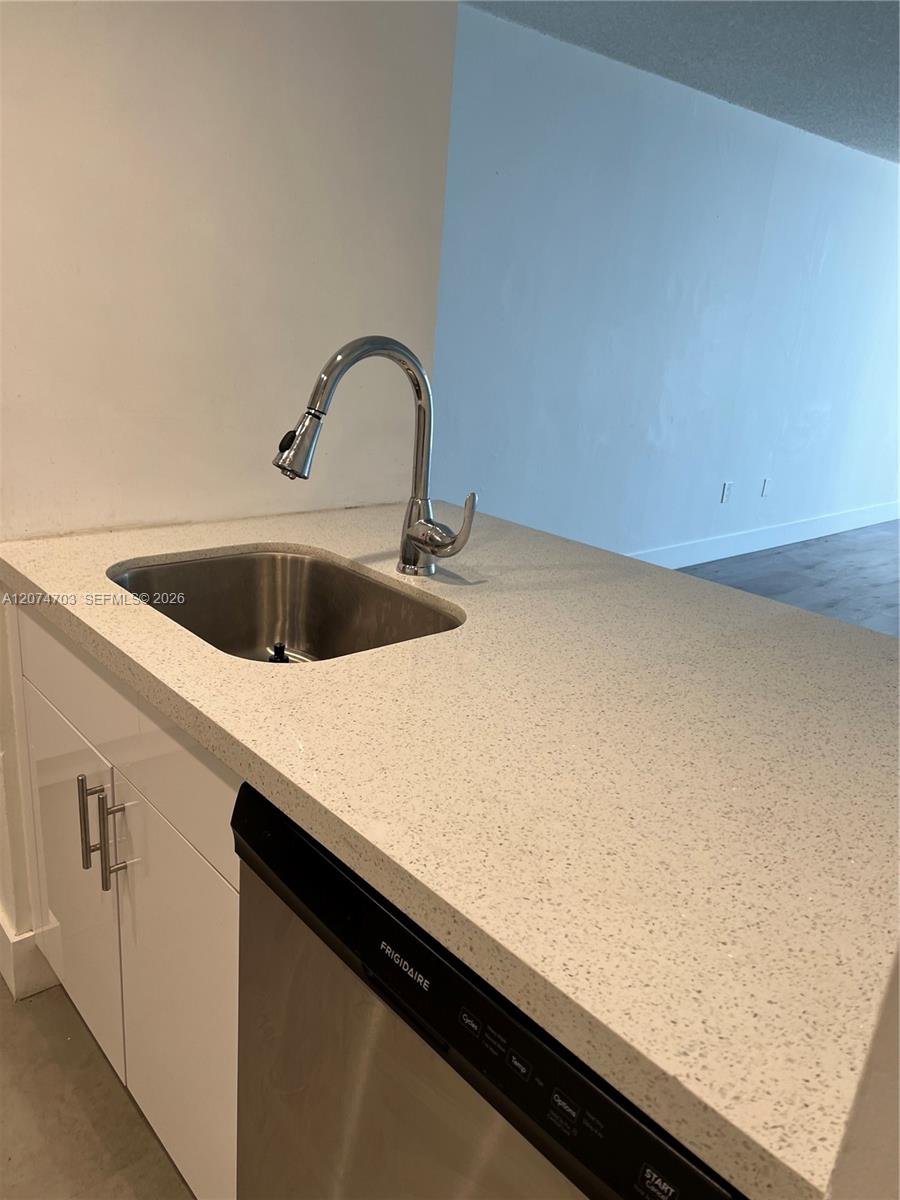555 Ne 15th Street 24e Property Photo 6