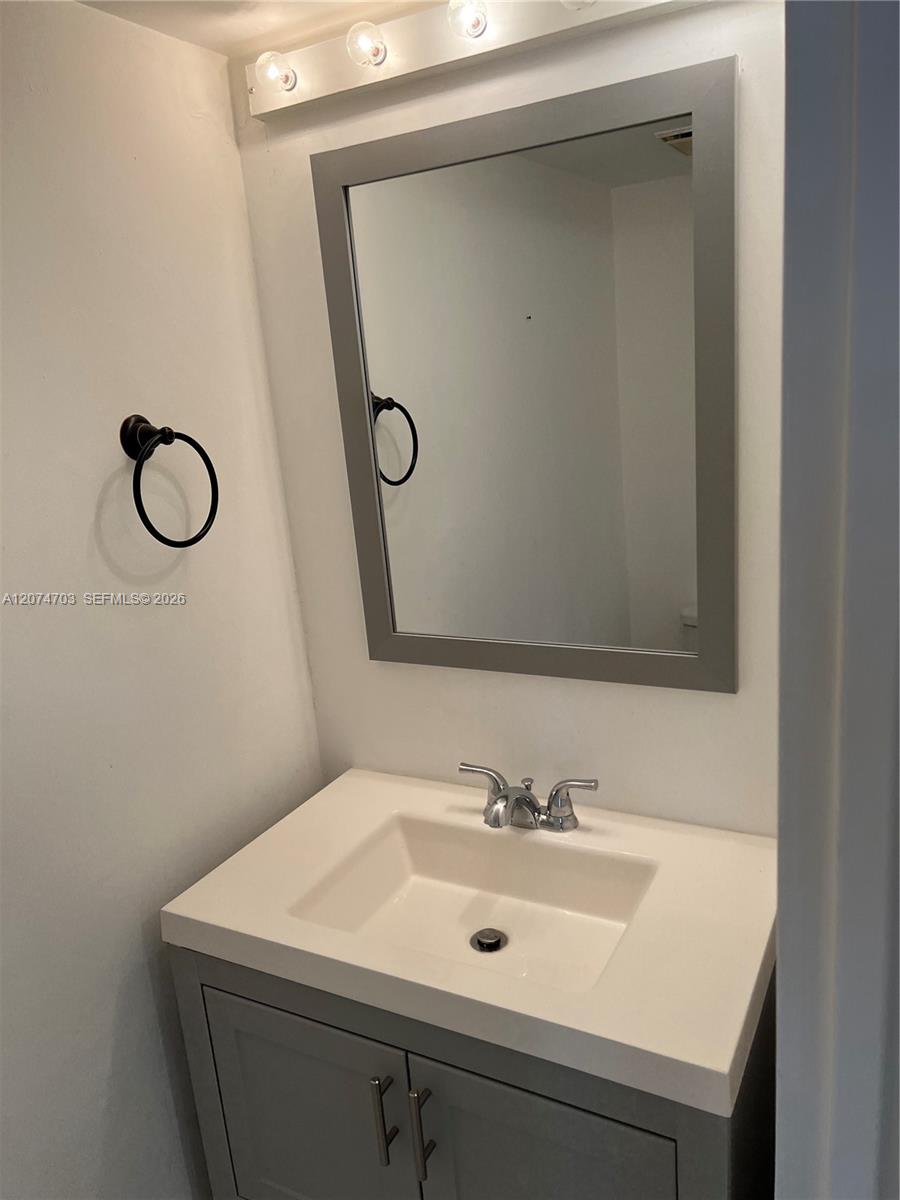555 Ne 15th Street 24e Property Photo 10