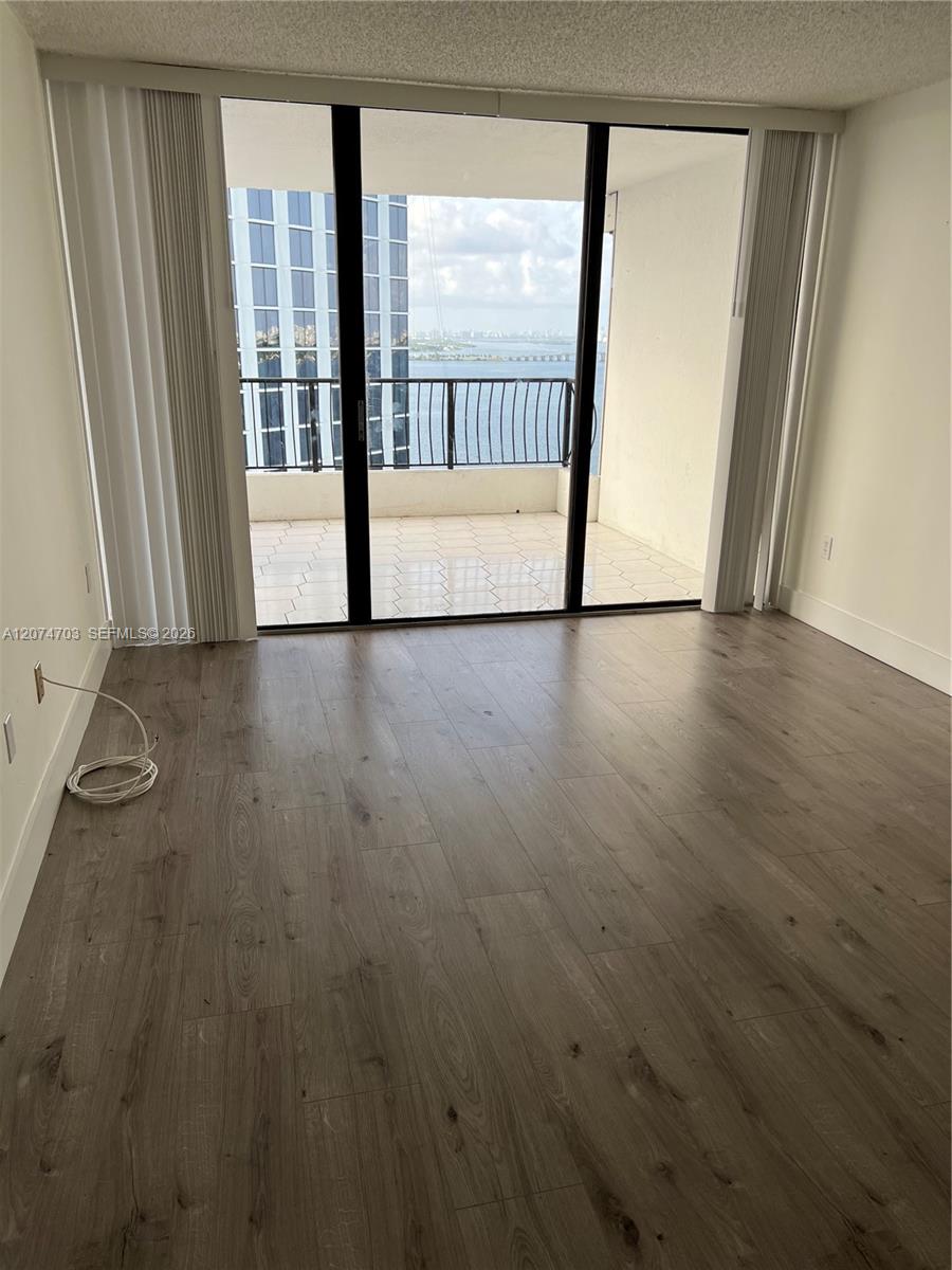 555 Ne 15th Street 24e Property Photo 18