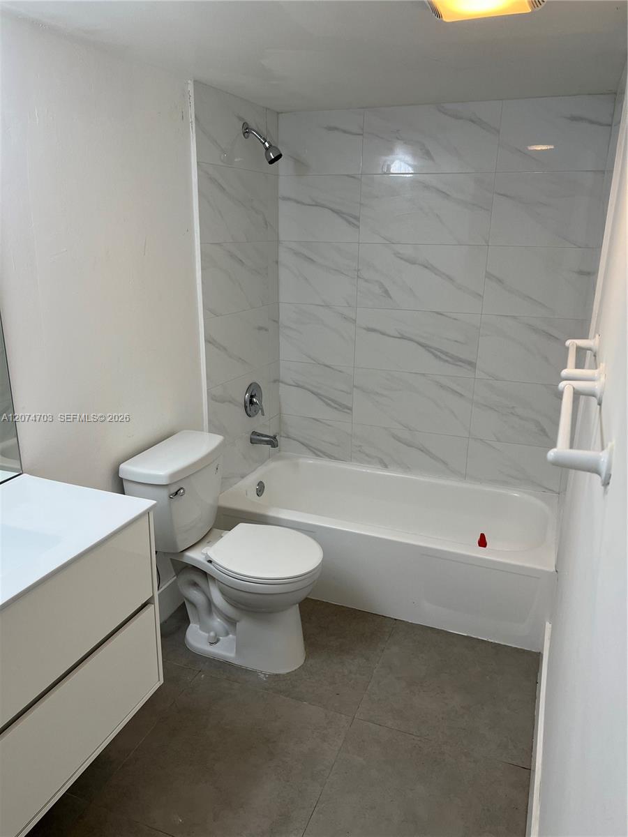 555 Ne 15th Street 24e Property Photo 21
