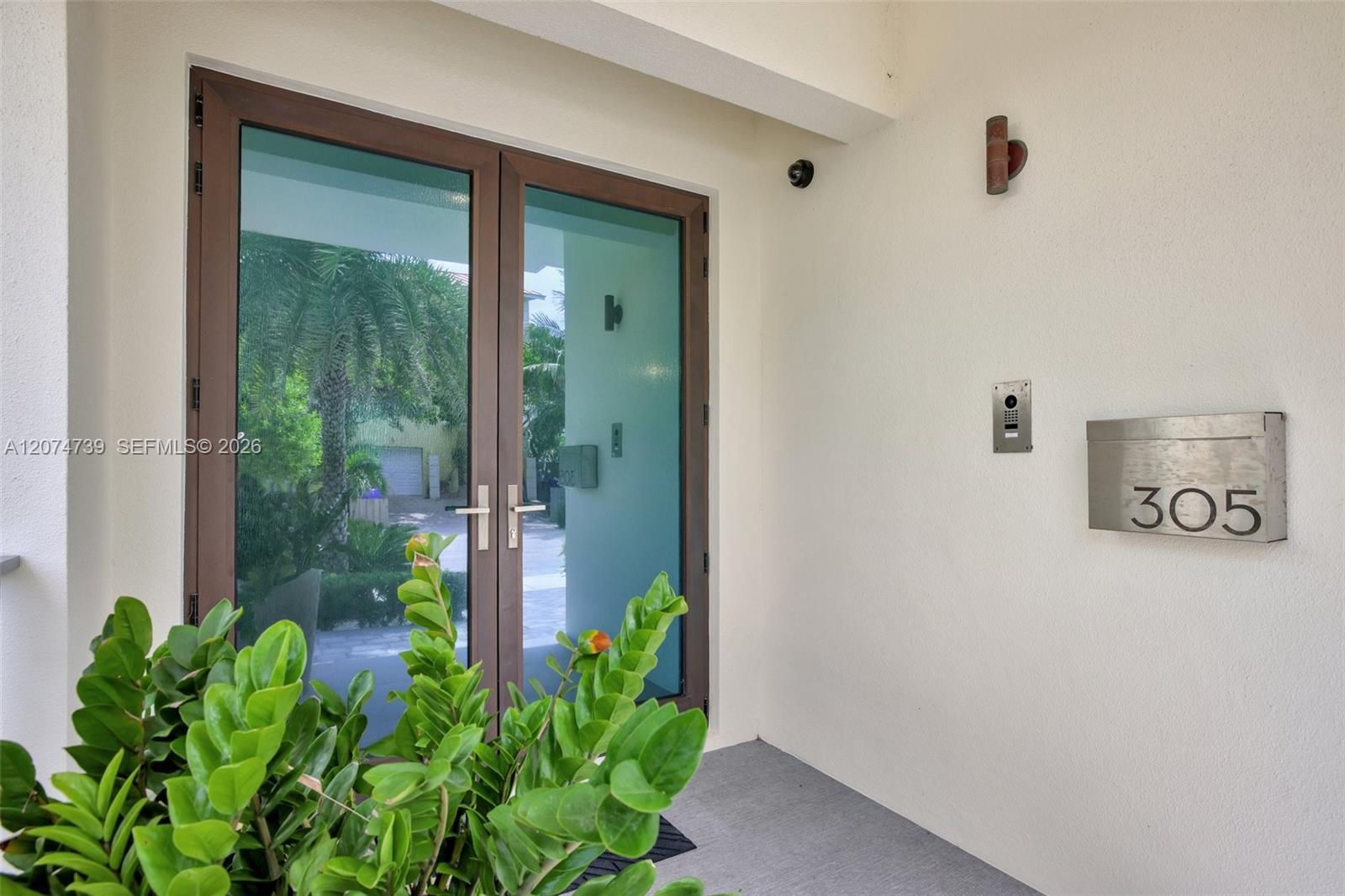 305 Oak Street Property Photo 5