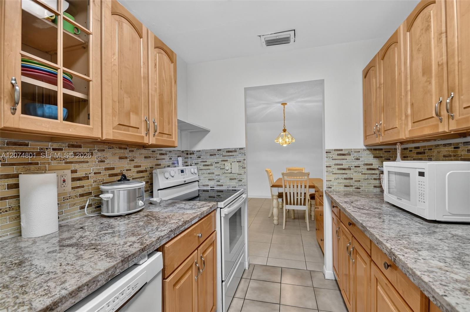 867 North Drive B Property Photo 1
