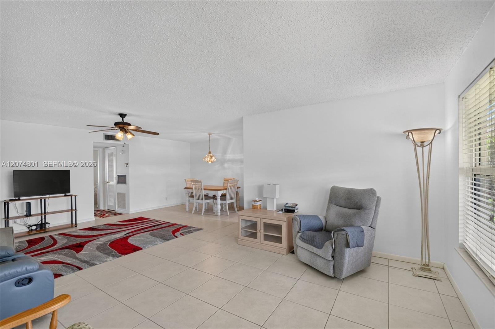 867 North Drive B Property Photo 2