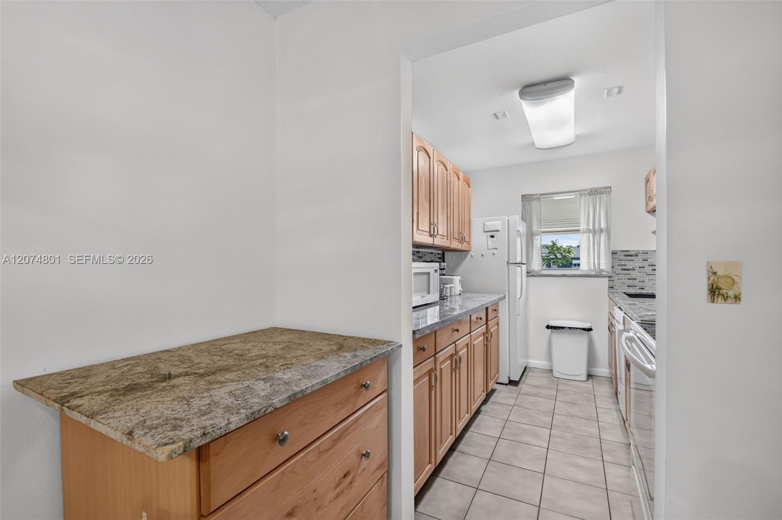 867 North Drive B Property Photo 17