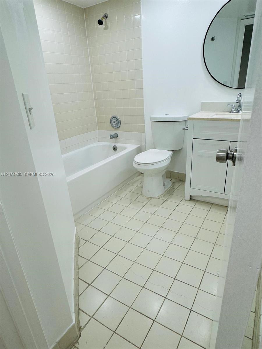 8801 Wiles Road 103 Property Photo 15