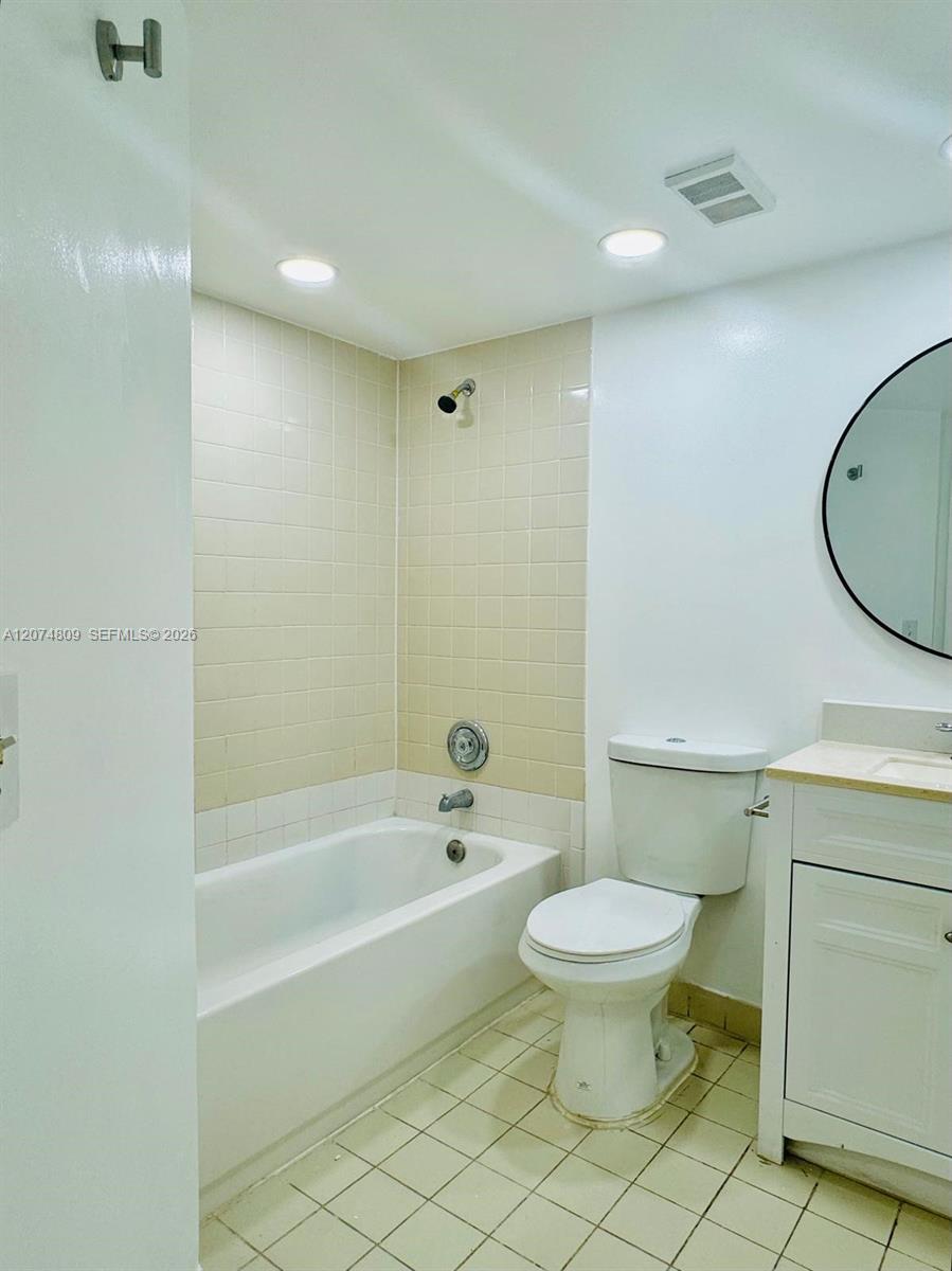 8801 Wiles Road 103 Property Photo 16