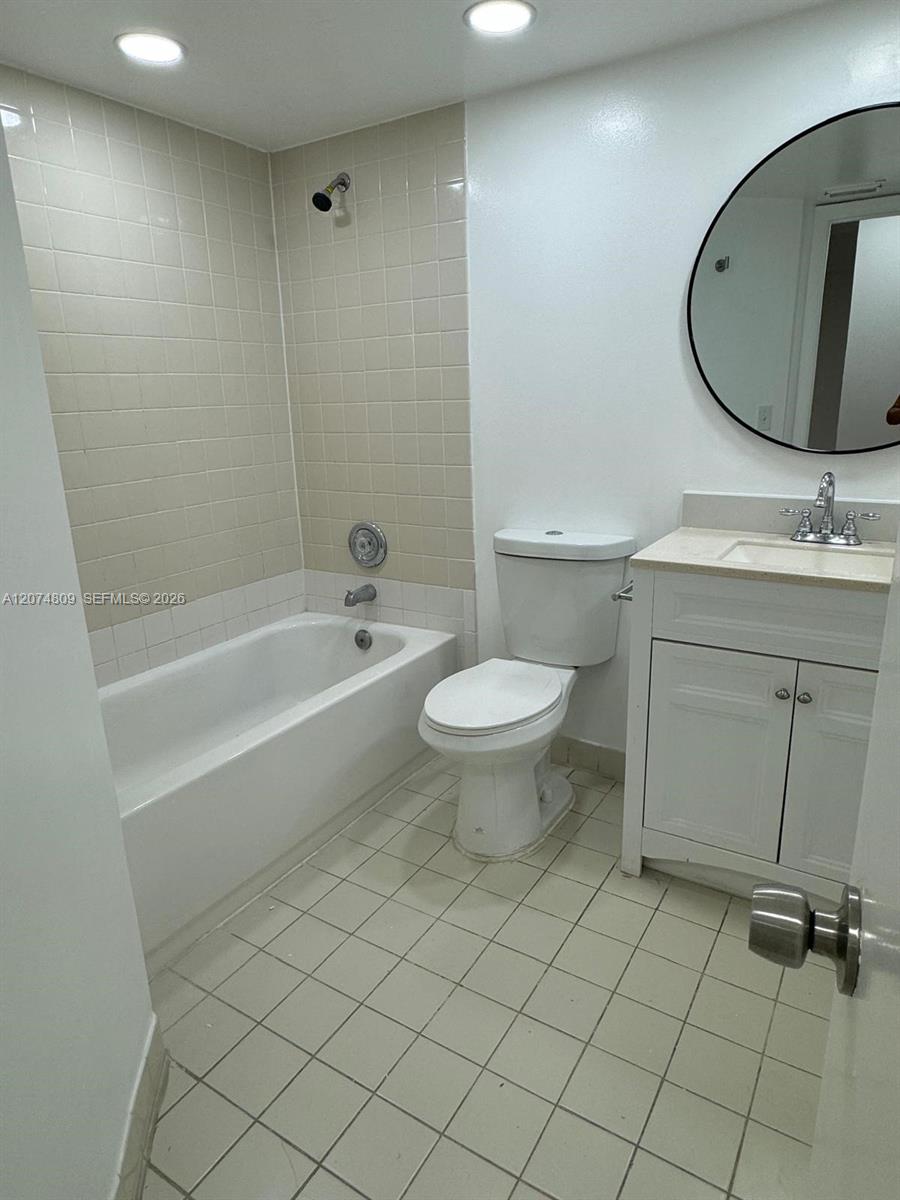 8801 Wiles Road 103 Property Photo 18