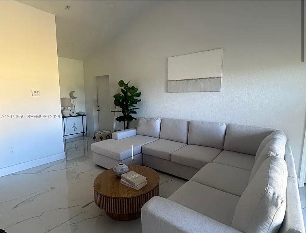 20950 Sw 87th Avenue 305 Property Photo 2
