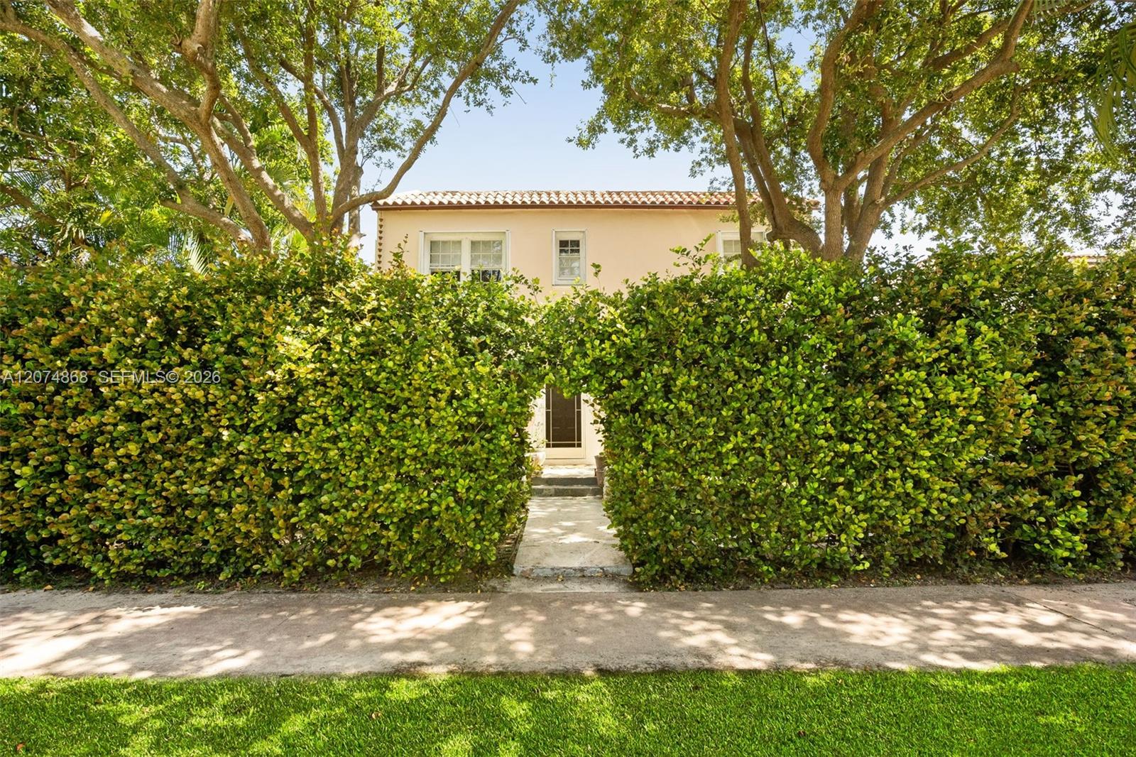524 W 47th Street Property Photo 1