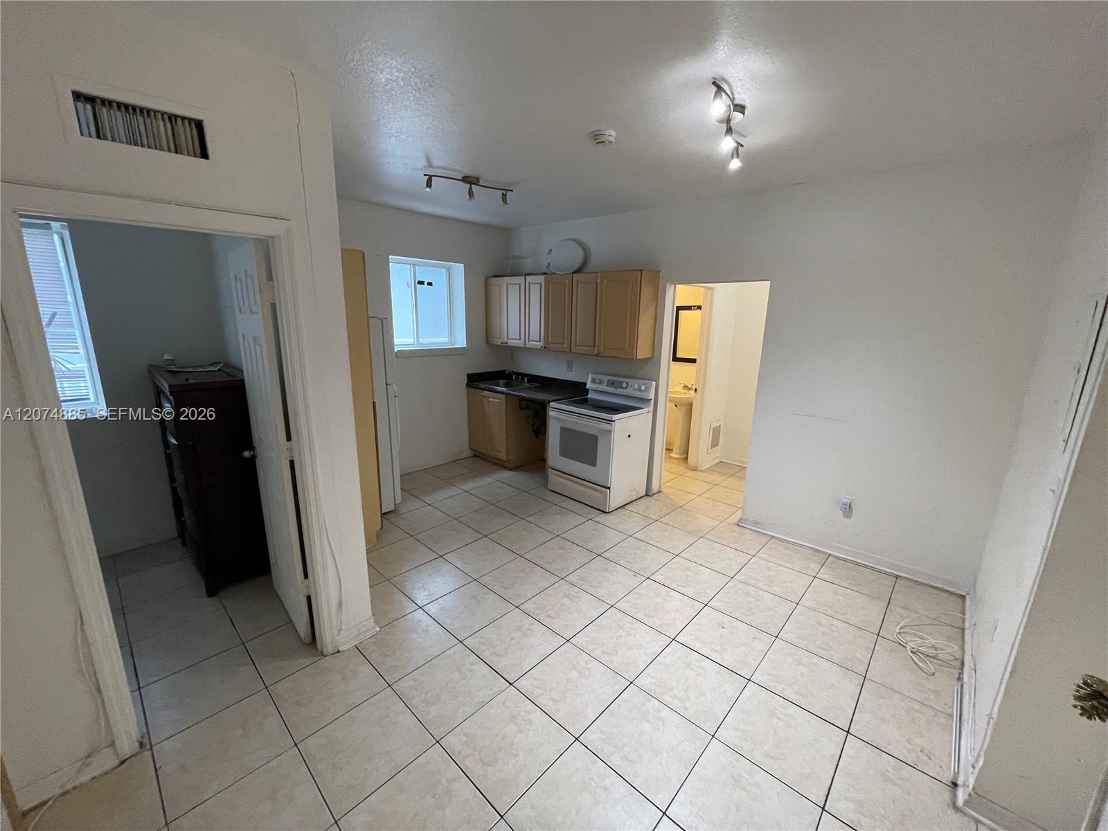 1021 Nw 3rd Street 207 Property Photo 2