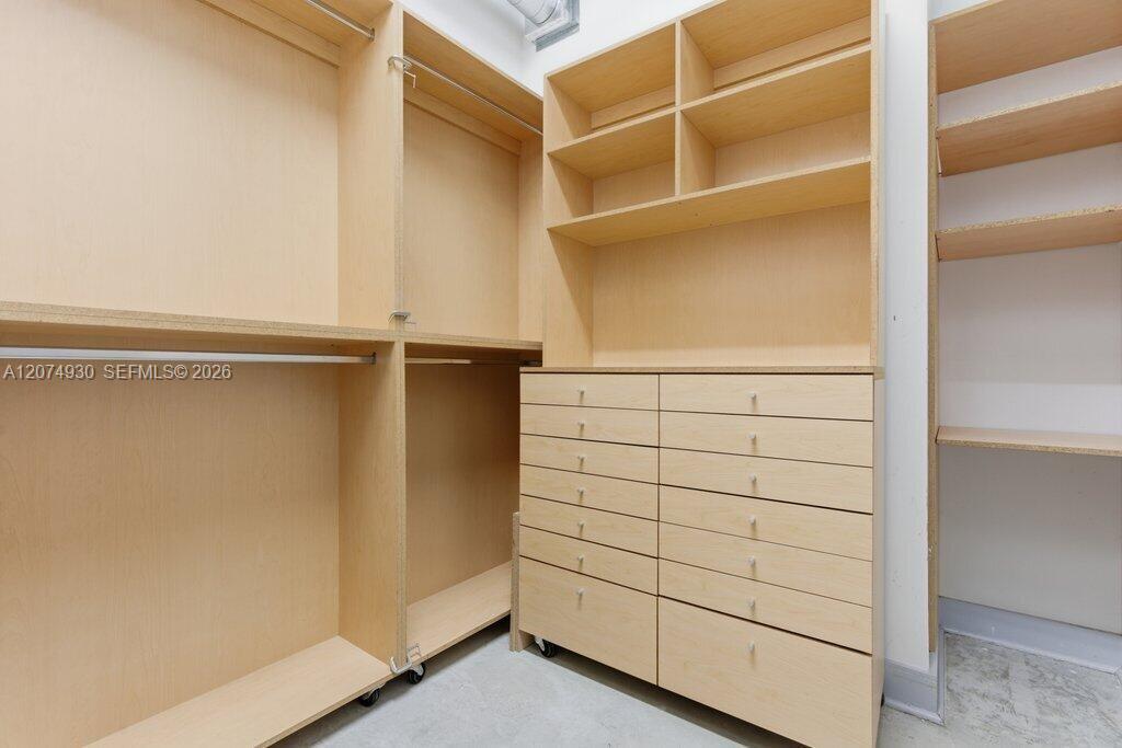 425 N Andrews Avenue 202 Property Photo 6