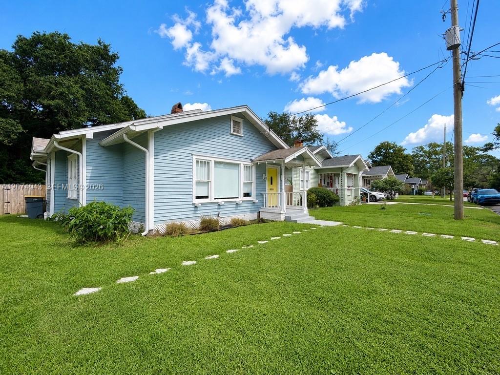 747 West Street Property Photo 2