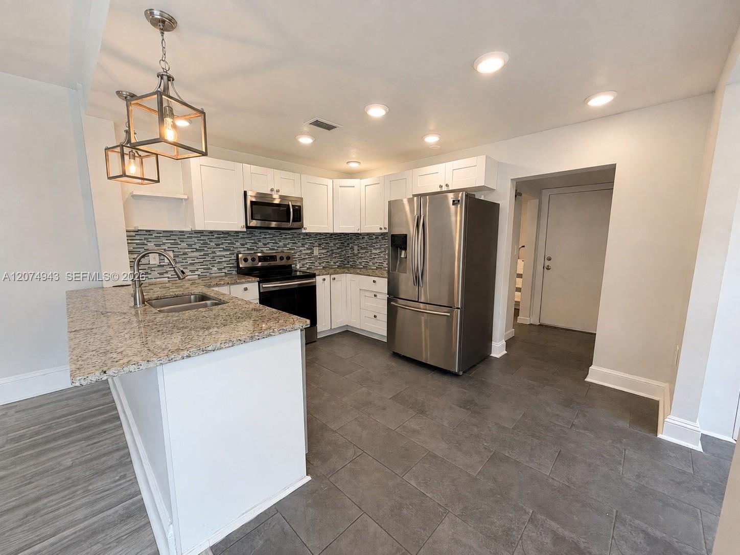 747 West Street Property Photo 8