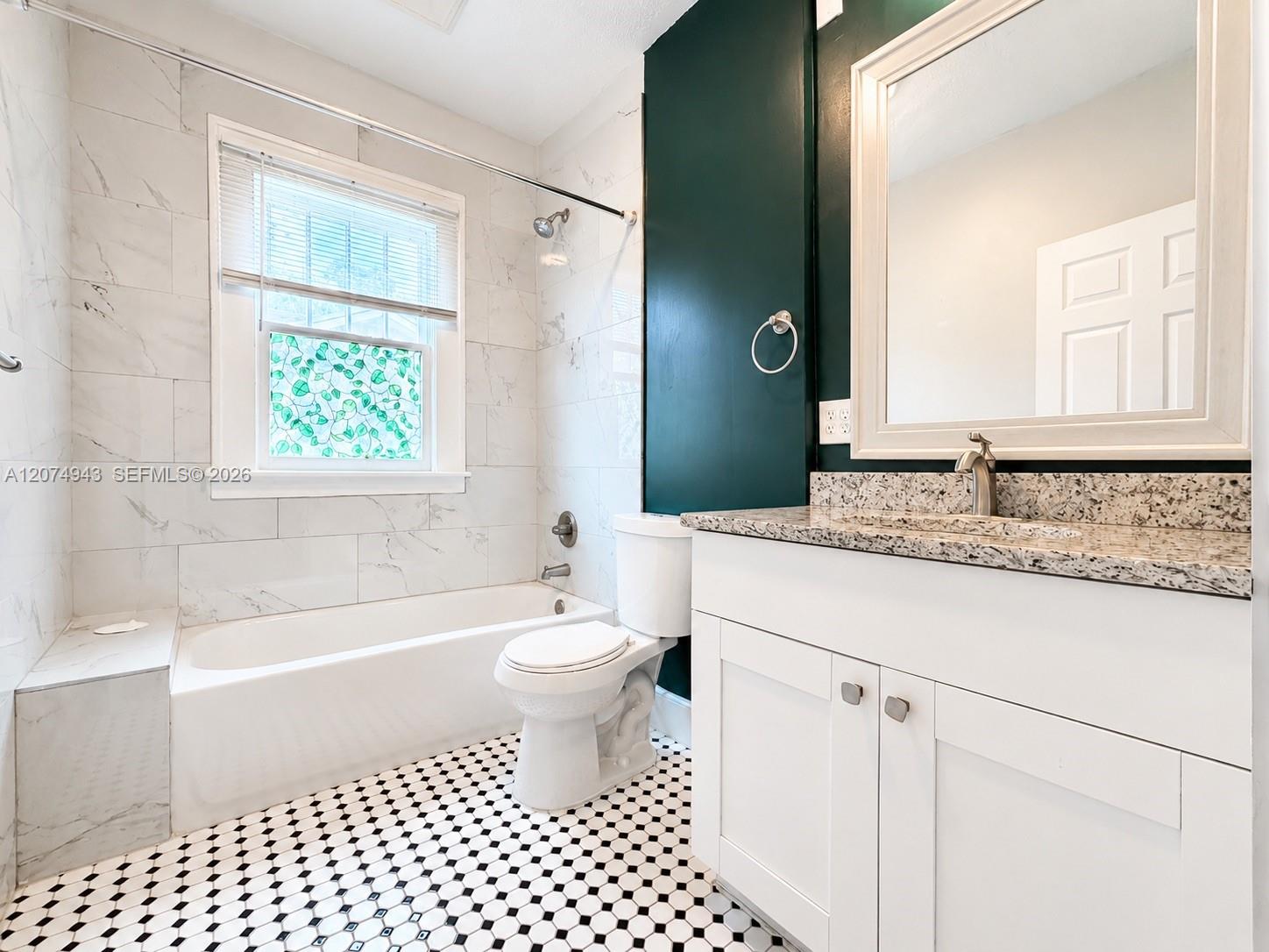 747 West Street Property Photo 12