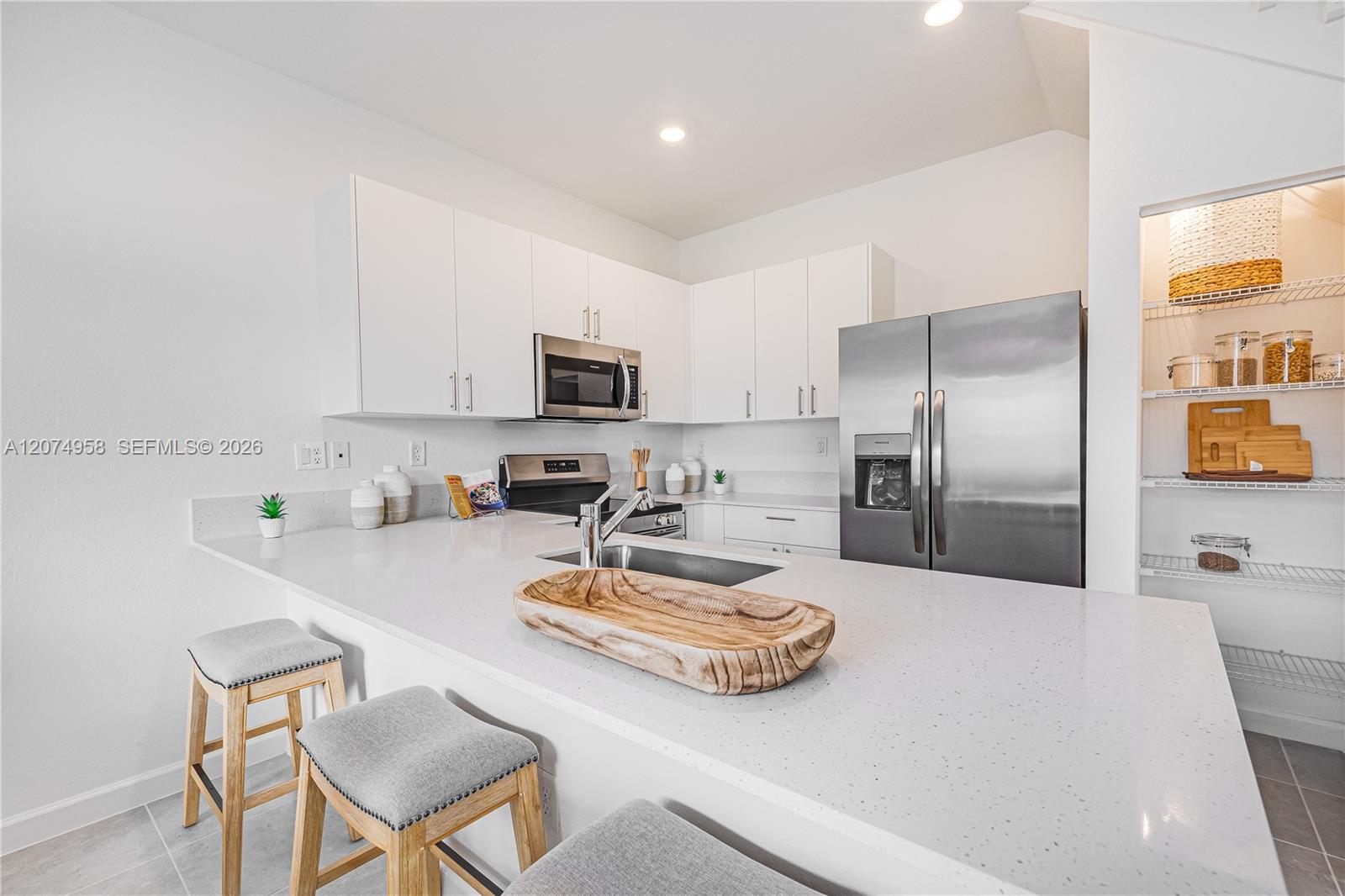 A12074958 Property Photo 3