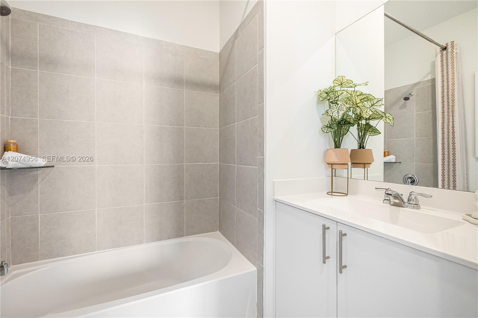 A12074958 Property Photo 28