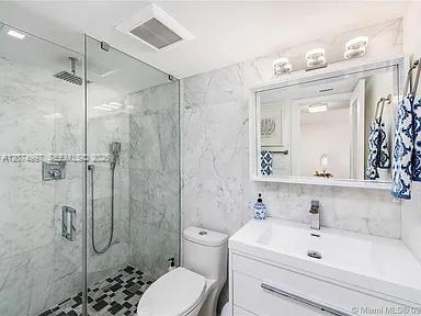 2625 Collins Avenue 212 Property Photo 4