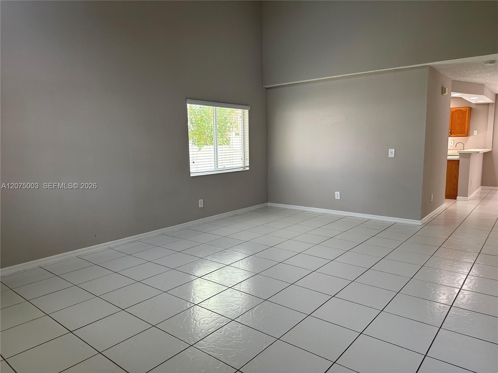 2403 Sw 106th Avenue Property Photo 3