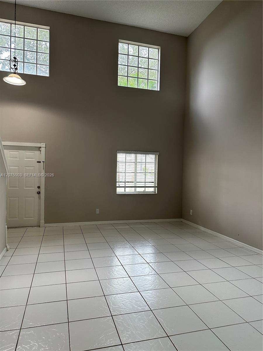 2403 Sw 106th Avenue Property Photo 4