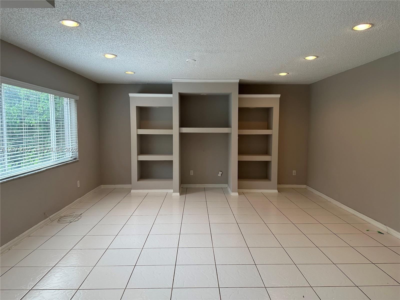 2403 Sw 106th Avenue Property Photo 5