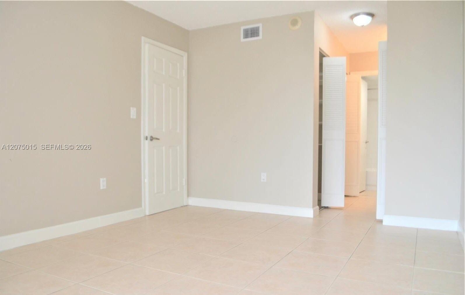 A12075015 Property Photo 5