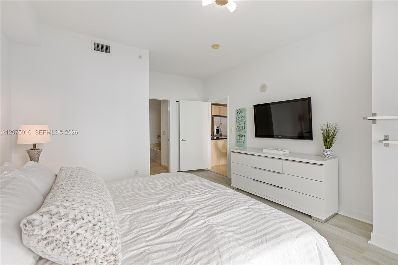 79 Sw 12th Street 3704 Property Photo 15