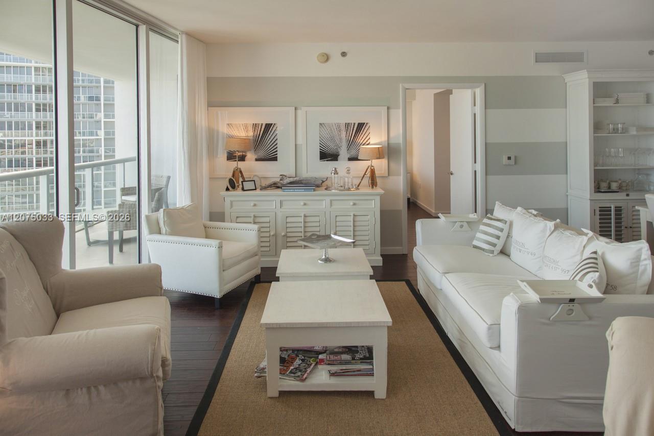 465 Brickell Avenue 4703 Property Photo 4