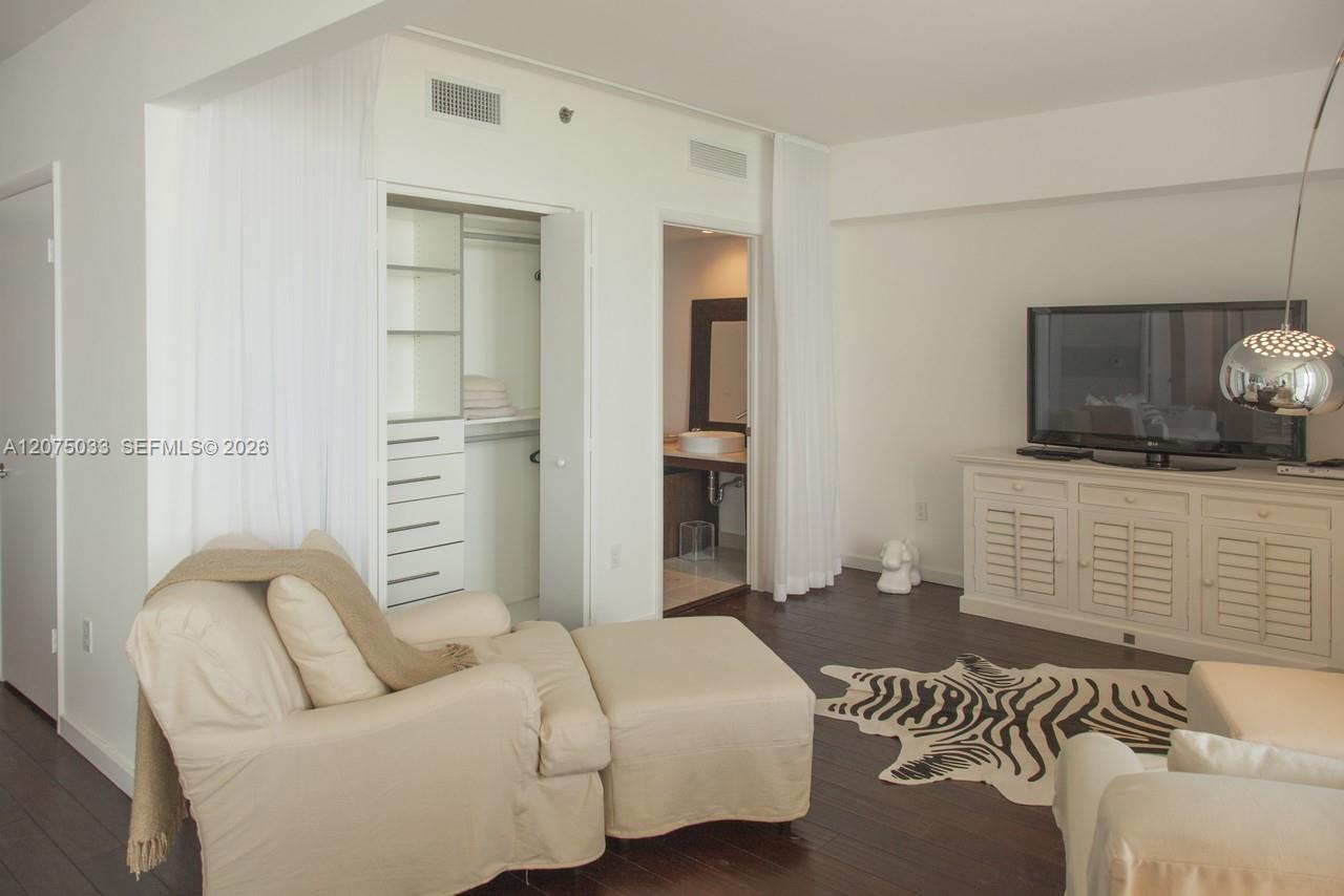 465 Brickell Avenue 4703 Property Photo 8