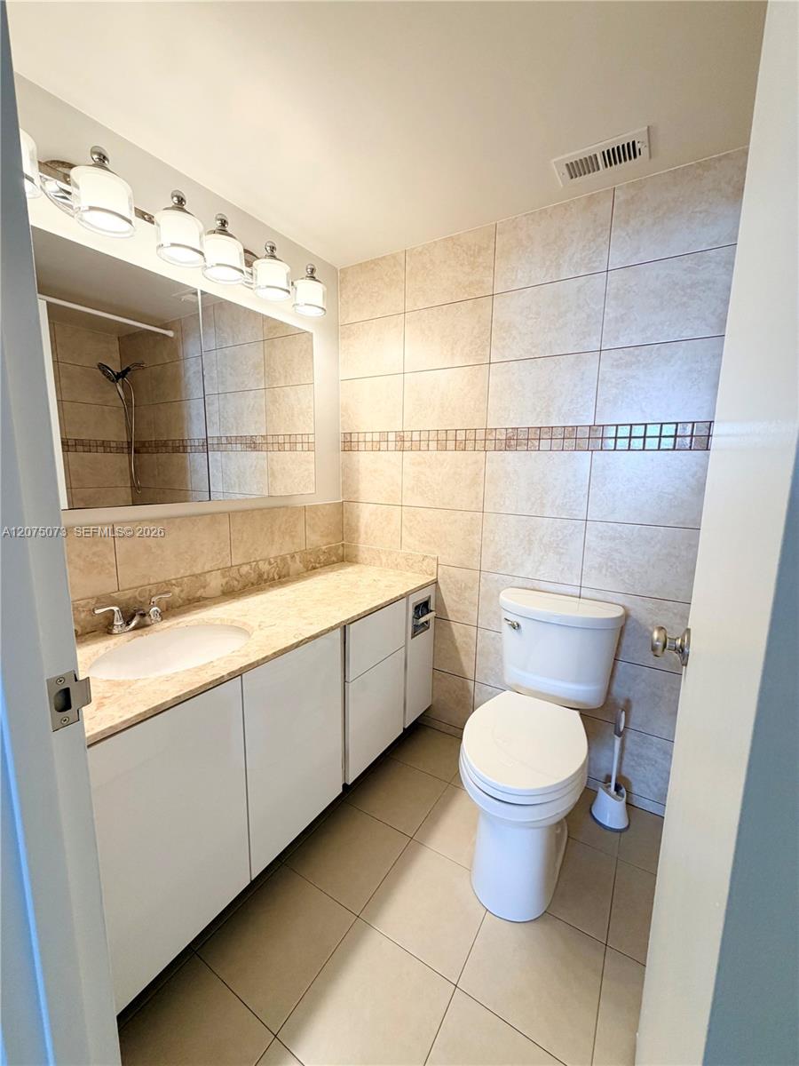 3725 S Ocean Drive 521 Property Photo 14