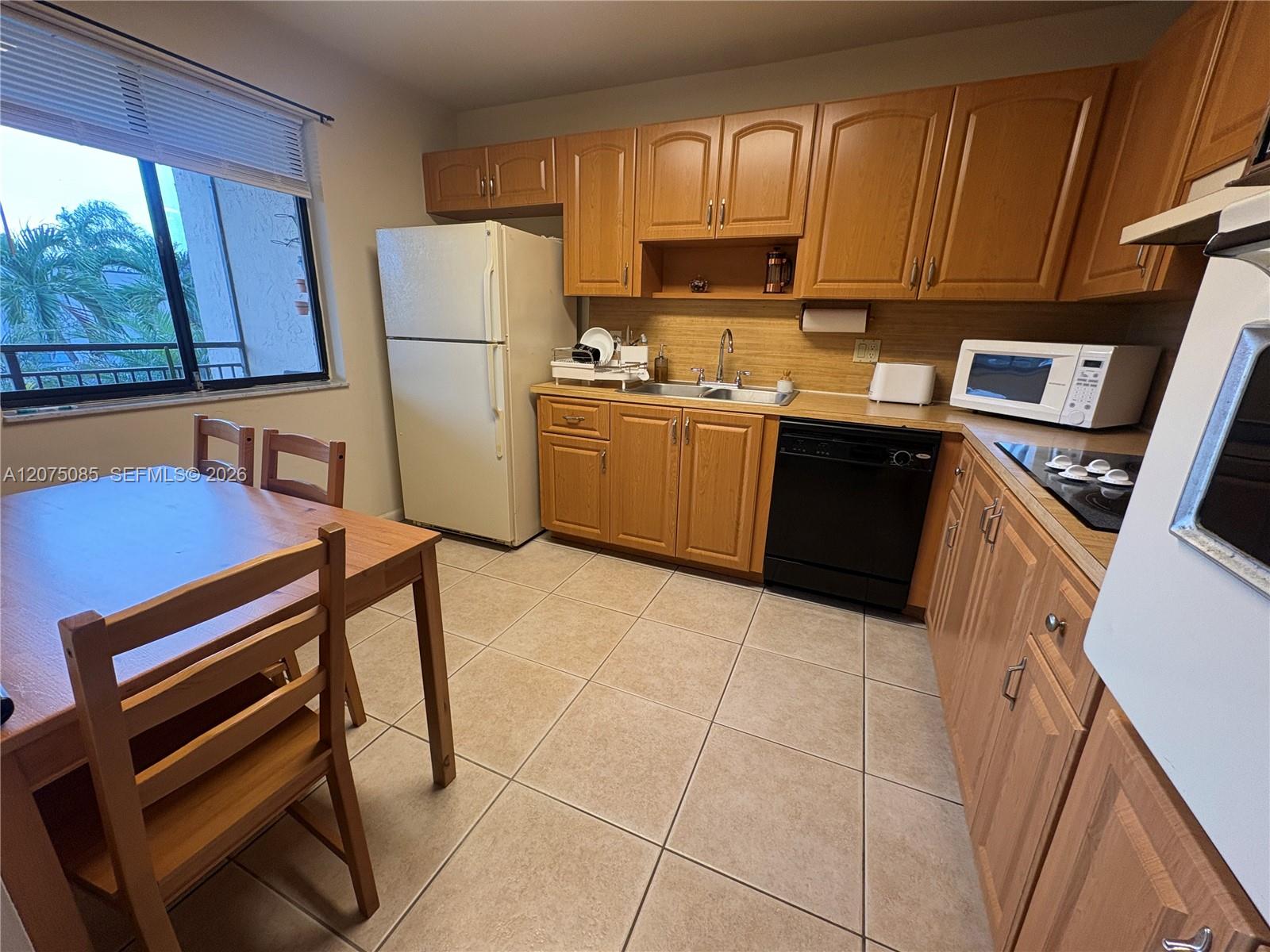 16471 Blatt Boulevard 203 Property Photo 5