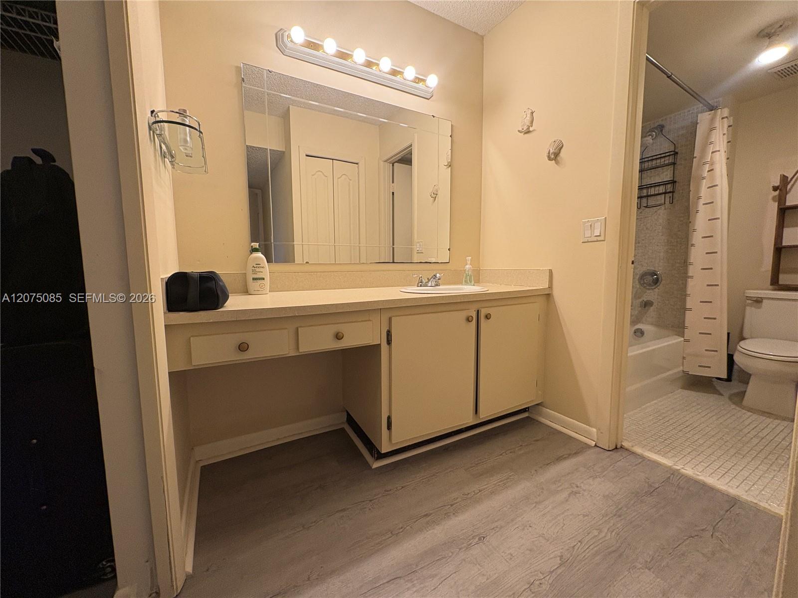 16471 Blatt Boulevard 203 Property Photo 10