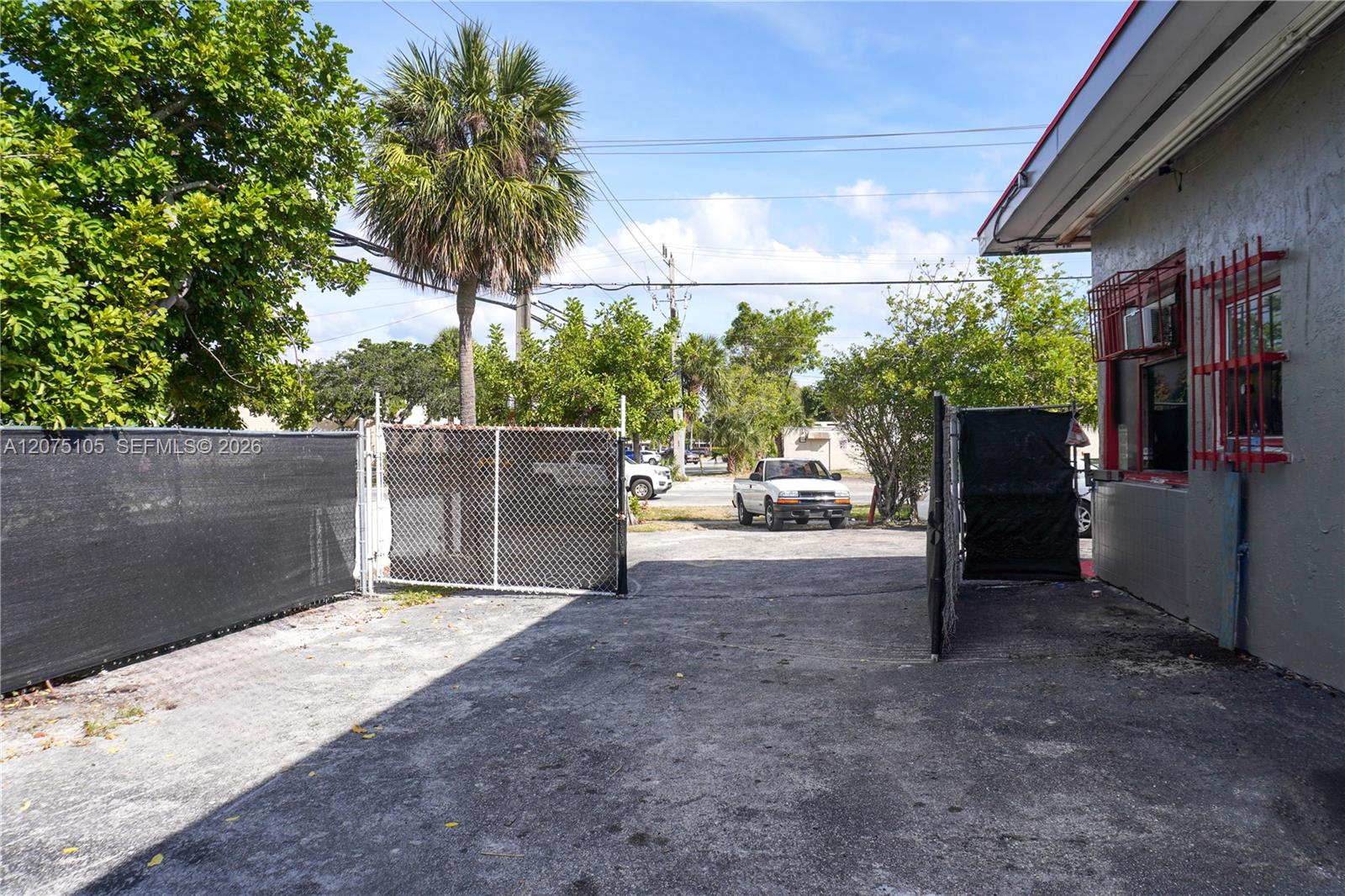 1001-1011 W Sunrise Boulevard Property Photo 9