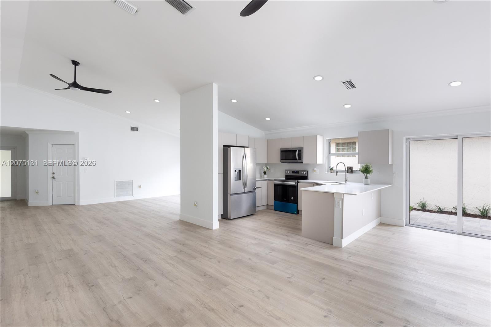 46 Gables Boulevard Property Photo 2