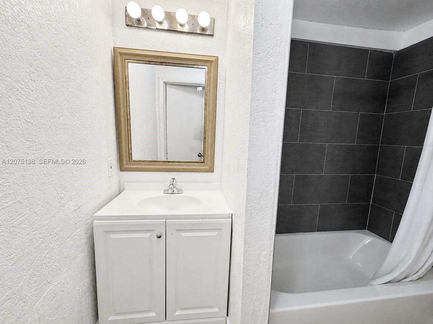 119 Nw 43rd Court 4a Property Photo 7