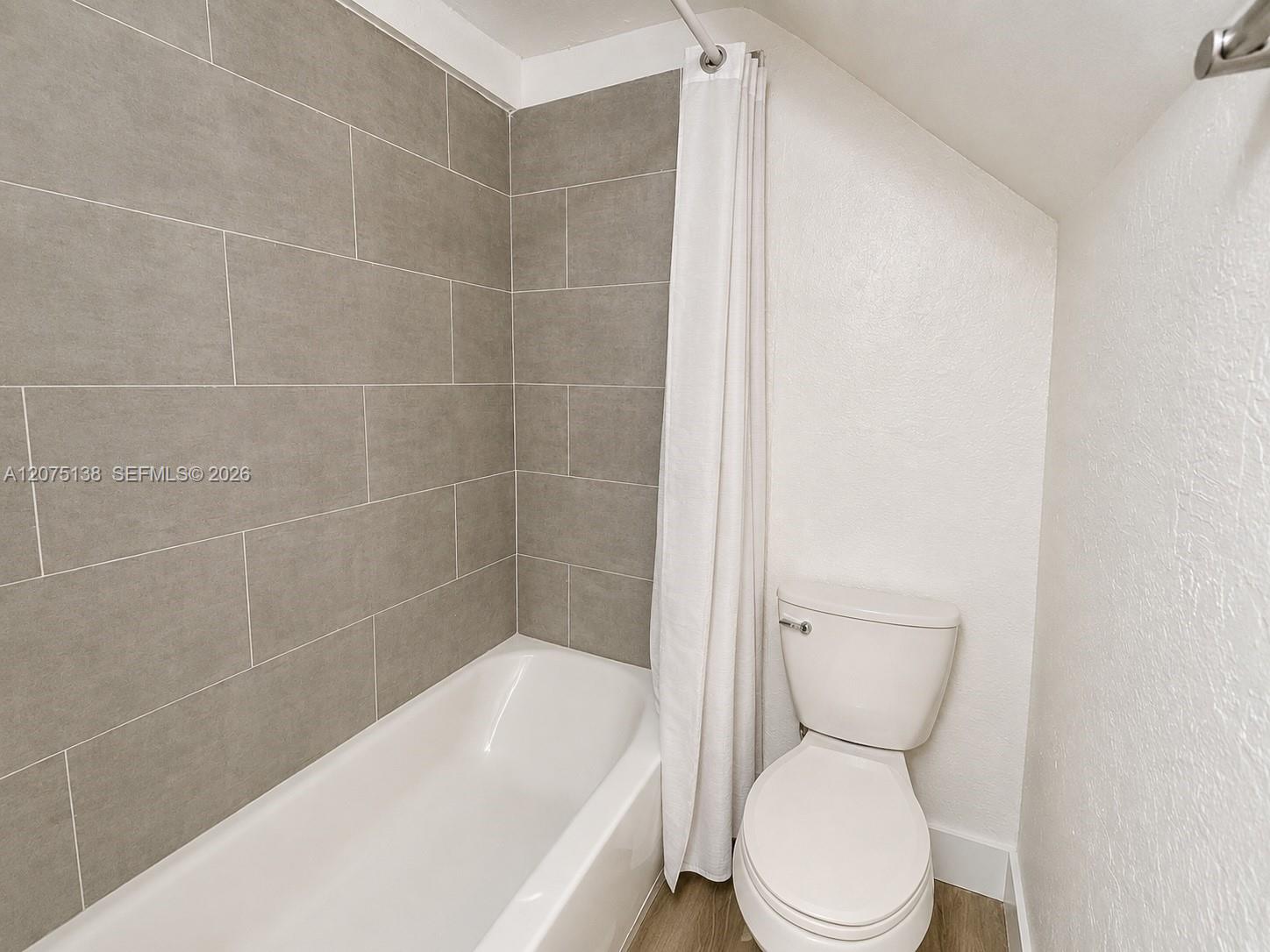 119 Nw 43rd Court 4a Property Photo 8