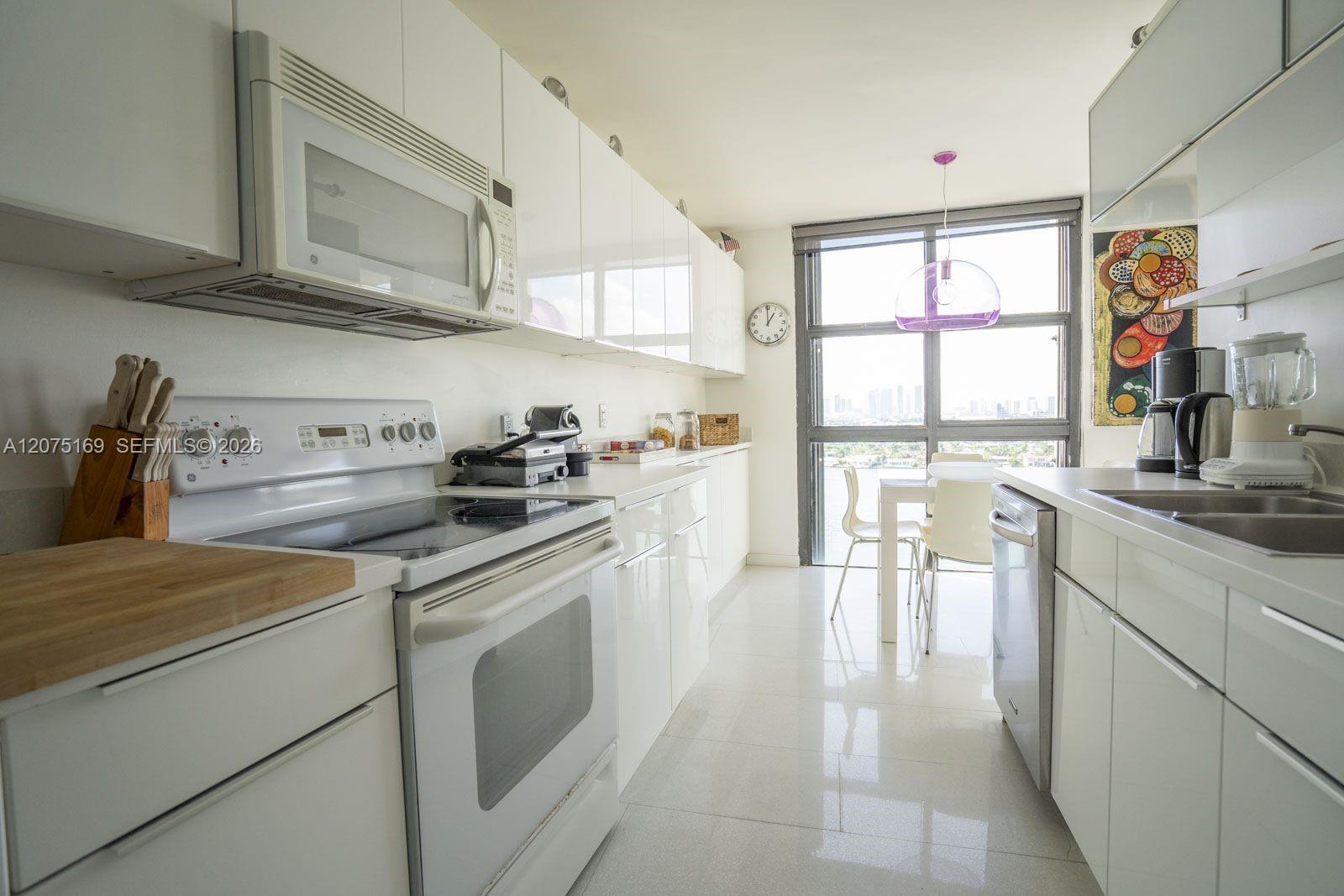 9 Island Avenue 1806 Property Photo 15