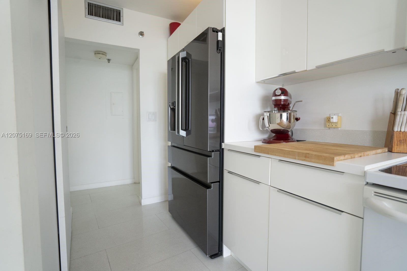 9 Island Avenue 1806 Property Photo 18