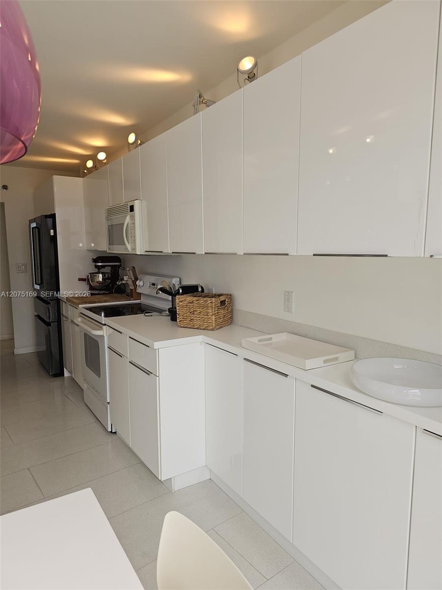 9 Island Avenue 1806 Property Photo 25